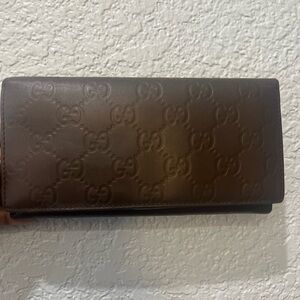 Authentic Vintage Gucci leather long wallet in good condition!